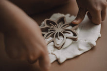Load image into Gallery viewer, Kinfolk - Mixed Flower Cutter Set - Eco Playdough Tool