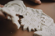 Load image into Gallery viewer, Kinfolk - Daisy Roller - Eco Pattern Playdough Roller