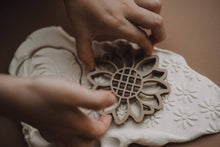 Load image into Gallery viewer, Kinfolk - Mixed Flower Cutter Set - Eco Playdough Tool