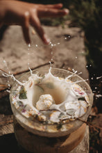 Load image into Gallery viewer, The Saltwater Collective -
Calendula Sphere Fizz Bomb