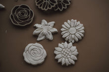 Load image into Gallery viewer, Kinfolk - Mixed Flower Cutter Set - Eco Playdough Tool