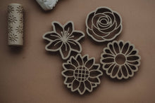 Load image into Gallery viewer, Kinfolk - Mixed Flower Cutter Set - Eco Playdough Tool