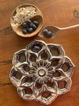 Load image into Gallery viewer, Papoose - Mandala Flower Board Small