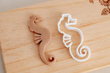 Load image into Gallery viewer, Beadie Bug Play - Sea Horse Bio Cutter