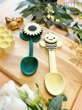 Load image into Gallery viewer, Beadie Bug Play - Bee Bio Spoon