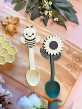 Load image into Gallery viewer, Beadie Bug Play - Bee Bio Spoon