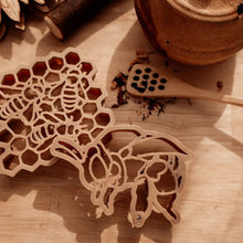 Load image into Gallery viewer, Kinfolk Pantry - Teddy Bear Bee & Honey Comb Eco Cutter™ Set