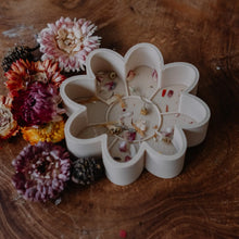 Load image into Gallery viewer, Kinfolk Pantry - Flower Eco Mould