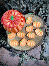 Load image into Gallery viewer, Beadie Bug Play - Luminous Pumpkins (bag of 10)