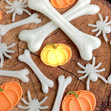 Load image into Gallery viewer, Beadie Bug Play - Luminous Pumpkins (bag of 10)