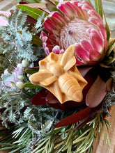 Load image into Gallery viewer, Beadie Bug Play - Barbara Bee / Wooden Bee