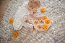 Load image into Gallery viewer, Qtoys - Bee Hive Puzzle