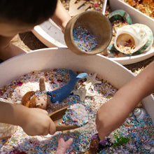 Load image into Gallery viewer, Gus + Mabel - Busy Bee Tray Quarter