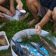 Load image into Gallery viewer, Gus + Mabel - Busy Bee Tray Sixth
