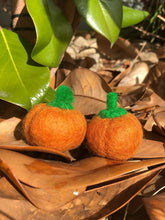 Load image into Gallery viewer, Felt Pumpkin