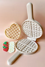 Load image into Gallery viewer, Beadie Bug Play - Waffle Heart Bio Cutter