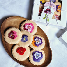 Load image into Gallery viewer, Felt So Real - Floral Shortbread Cookies 6 pieces