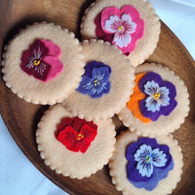 Load image into Gallery viewer, Felt So Real - Floral Shortbread Cookies 6 pieces