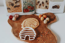 Load image into Gallery viewer, Beadie Bug Play - Hive Bio Cutter