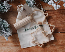 Load image into Gallery viewer, Kinfolk Pantry - Christmas Ornament Roller & Cutter set - Eco playdough Tool