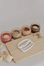 Load image into Gallery viewer, Beadie Bug Play - Hamburger Bio Cutter