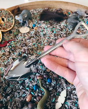 Load image into Gallery viewer, Shovels and Spades for Play