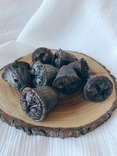 Load image into Gallery viewer, Gumnuts - 10 Pieces