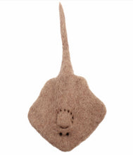Load image into Gallery viewer, Papoose - Felt Stingray
