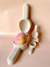 Load image into Gallery viewer, Beadie Bug Play - Jumbo Eco Egg Press - Flowers
