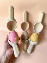 Load image into Gallery viewer, Beadie Bug Play - Jumbo Eco Egg Press - Flowers
