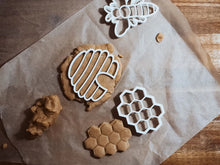 Load image into Gallery viewer, Beadie Bug Play - Honeycomb Bio Cutter
