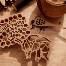Load image into Gallery viewer, Kinfolk Pantry - Teddy Bear Bee &amp; Honey Comb Eco Cutter™ Set
