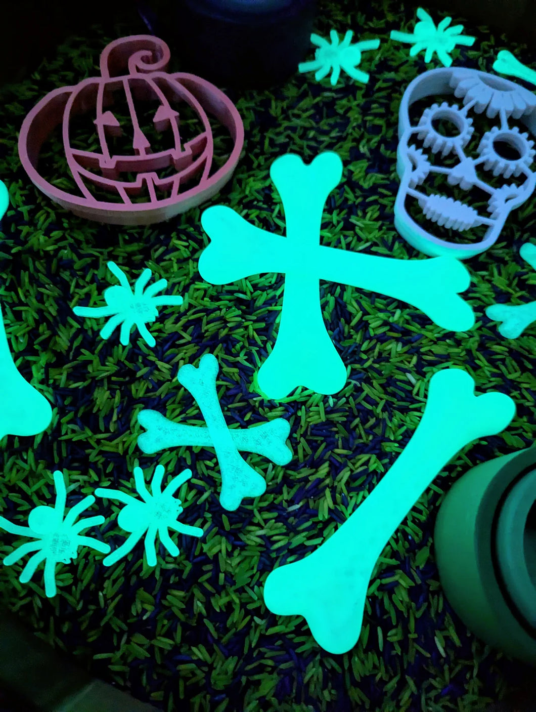 Beadie Bug Play - Glow-in-the-dark Bones (bag of 10)