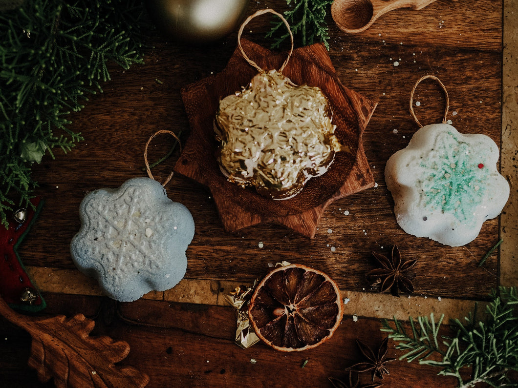 Wild Mountain Child - Snowflake PlayFizz Surprise Ornament set