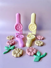 Load image into Gallery viewer, Beadie Bug Play - Flower Eco Press - Pink
