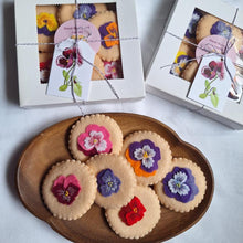 Load image into Gallery viewer, Felt So Real - Floral Shortbread Cookies 6 pieces
