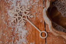 Load image into Gallery viewer, Kinfolk Pantry - Snowflake Bubble Wand - Eco Sensory Toy
