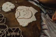 Load image into Gallery viewer, Kinfolk Pantry - Pet Friends Eco Cutter Set - 5 Animal Faces
