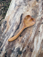 Load image into Gallery viewer, Papoose - Teak Heart Spoons
